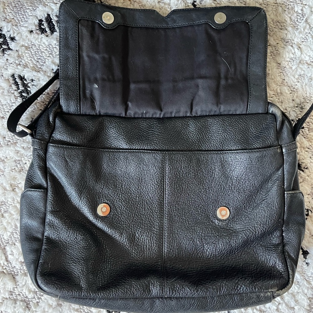 Tumi shoulder back w multiple pockets.